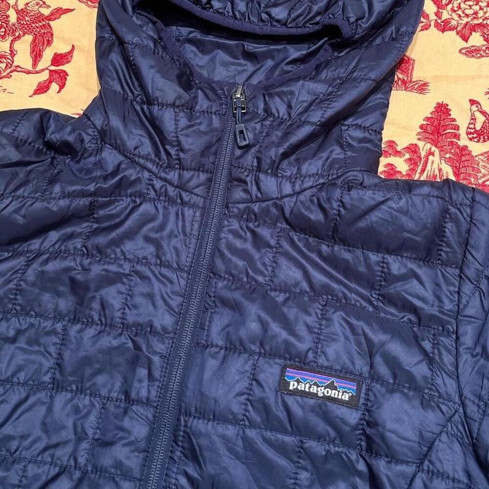 Patagonia Women's Navy and Blue Jacket - Picture 2 of 4